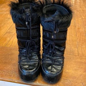 COPY - Moon Boots, the original, black, size 8
